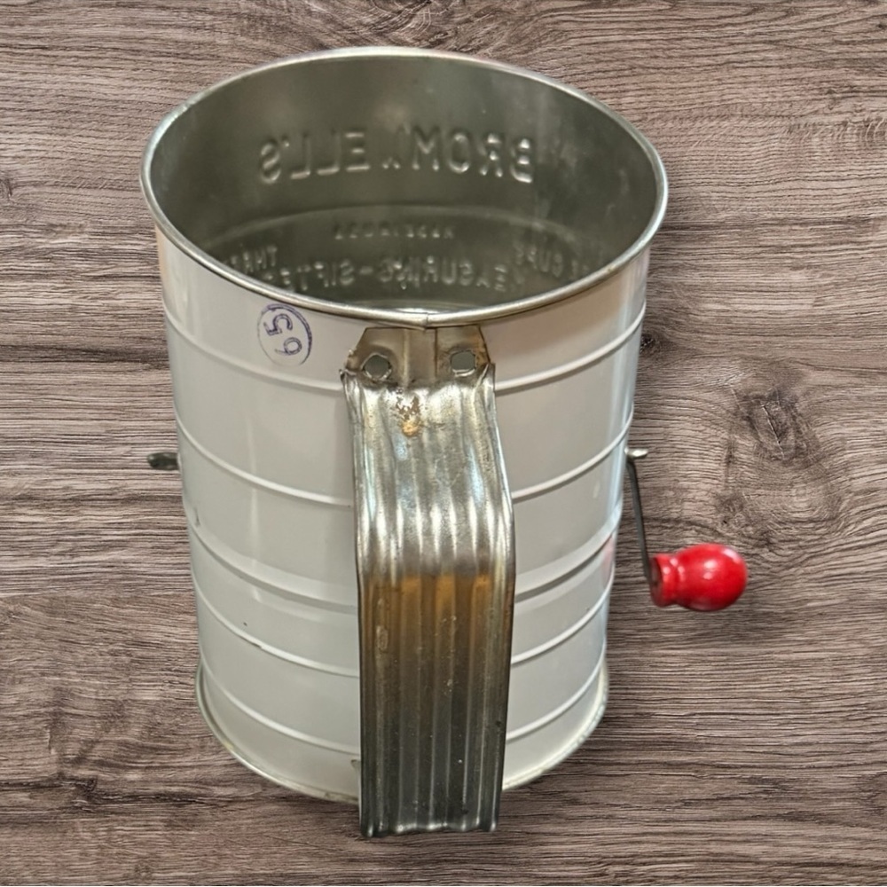 Vintage Bromwell's Flour Sifter with Red Apple Design - Picture 3 of 7